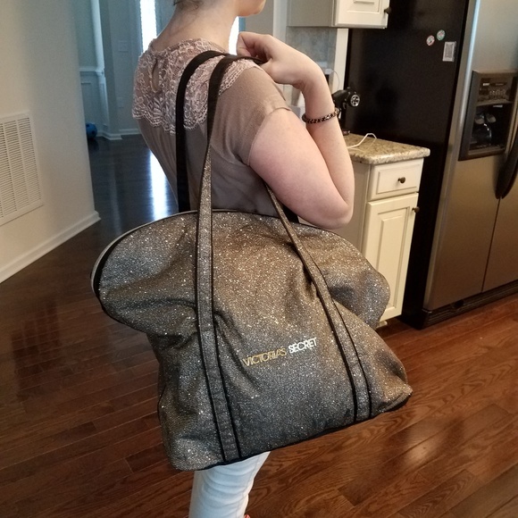 Victoria's Secret duffel bag - Picture 2 of 3
